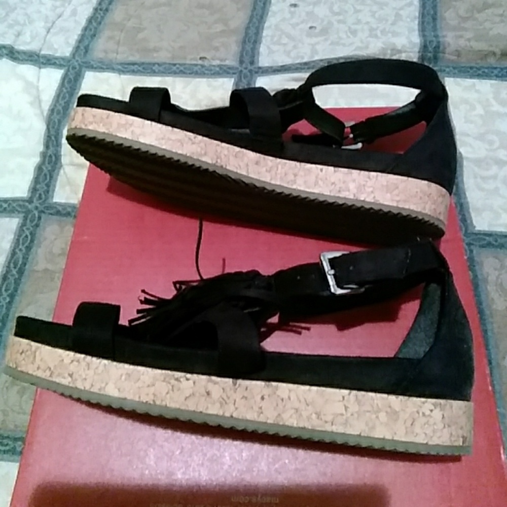 Sandals - Picture 3 of 7